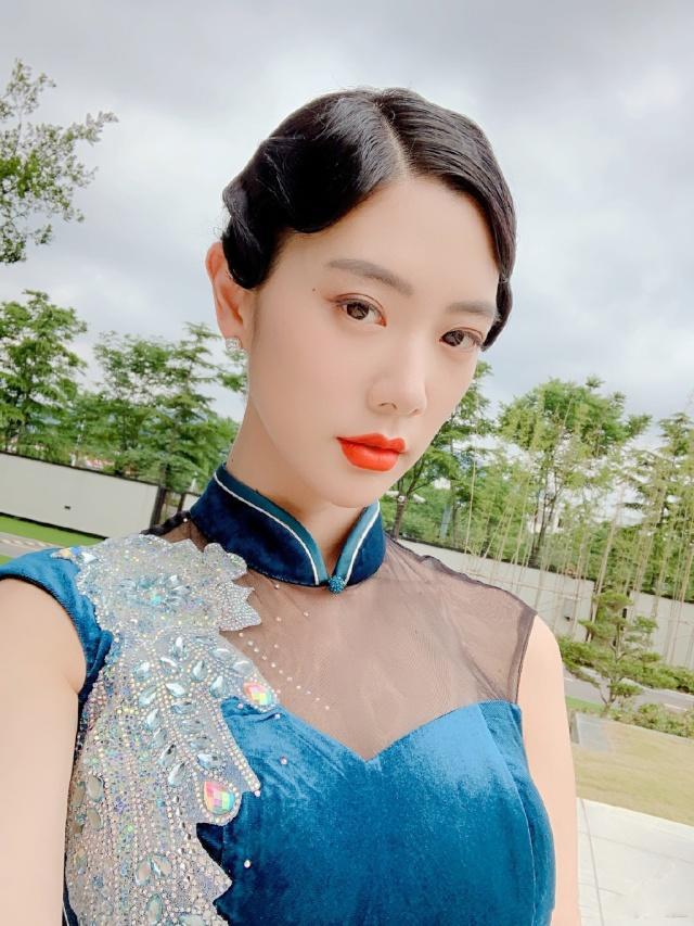 嘴唇直播下载 暗房诱惑