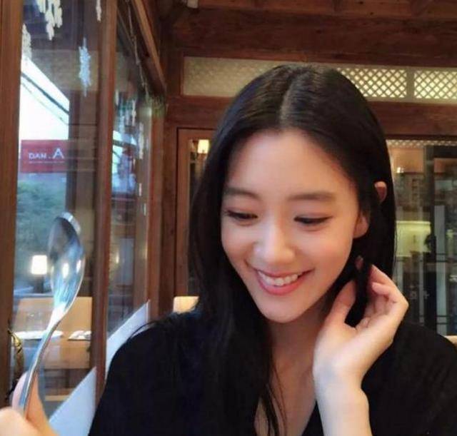 嘴唇直播下载 烟与镜
